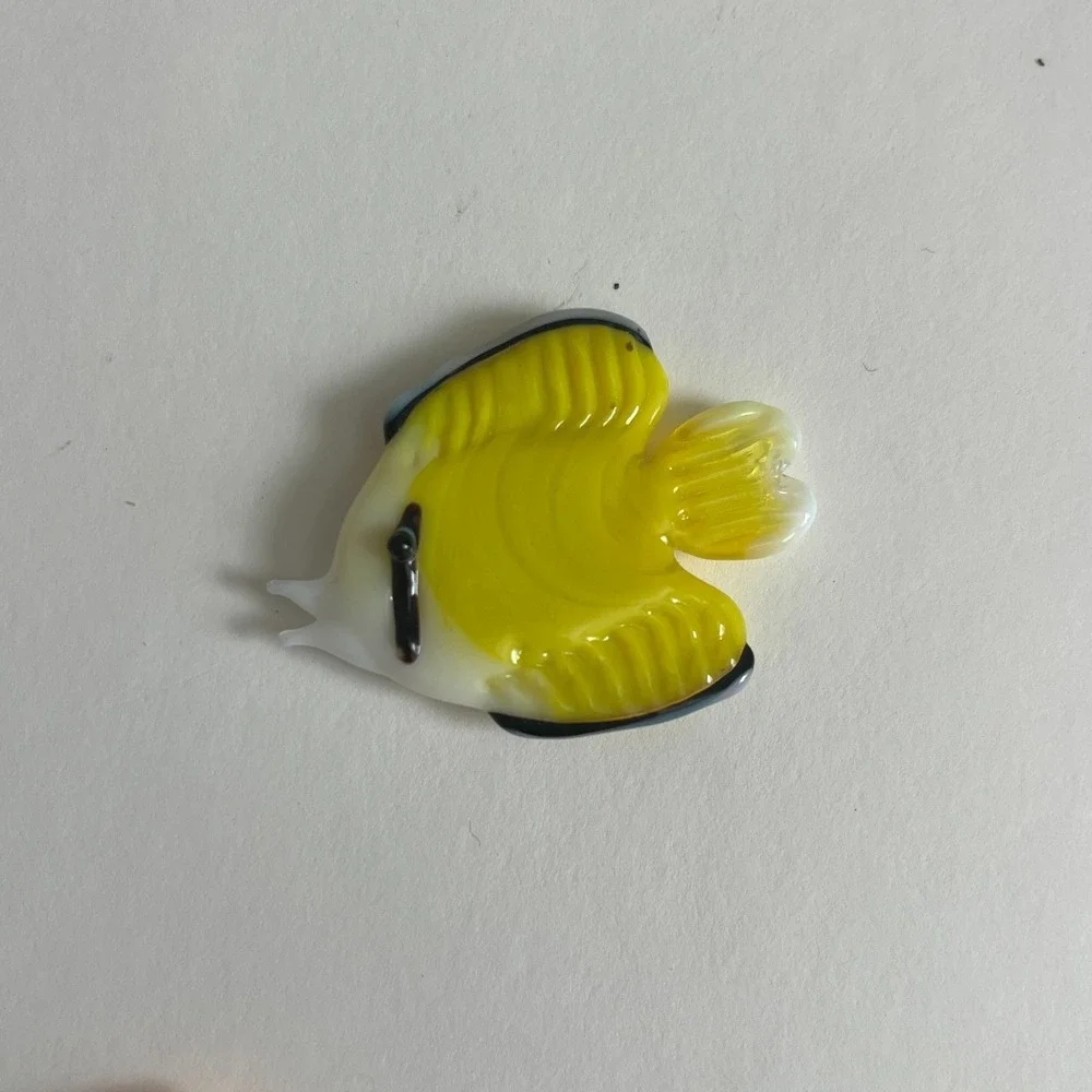 Vintage Set of 5 Blown Glass Tropical Fish Magnets Colorful Art Glass Nautical - Picture 5 of 11